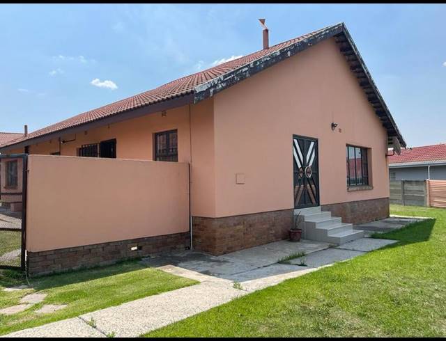 3 BEDROOM HOUSE FOR SALE IN KOSMOSPARK